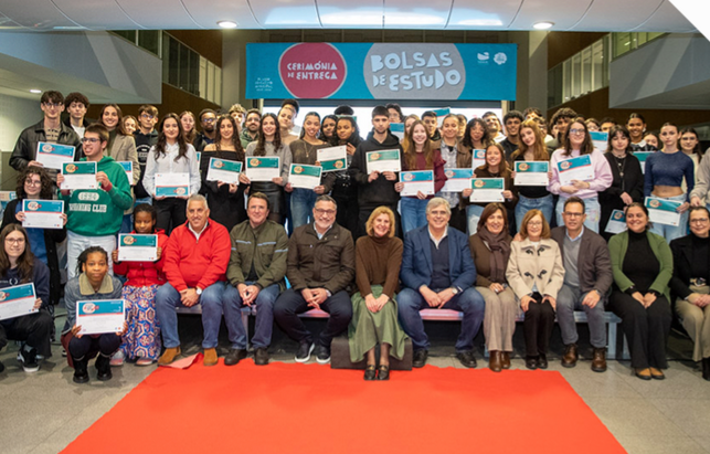 Câmara do Seixal entrega 91 bolsas de estudo