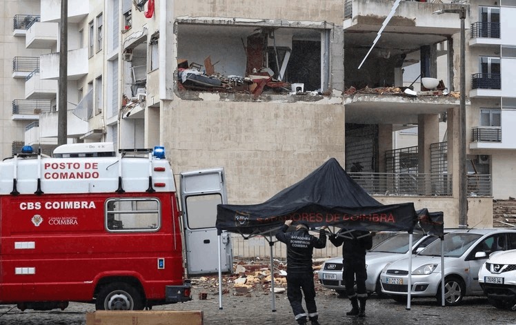 Coimbra: explosão em apartamento destrói várias habitações