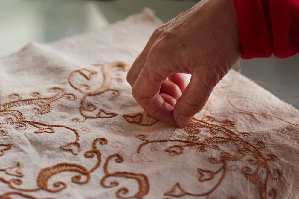 Bordado das Caldas da Rainha reconhecido como produção artesanal certificada