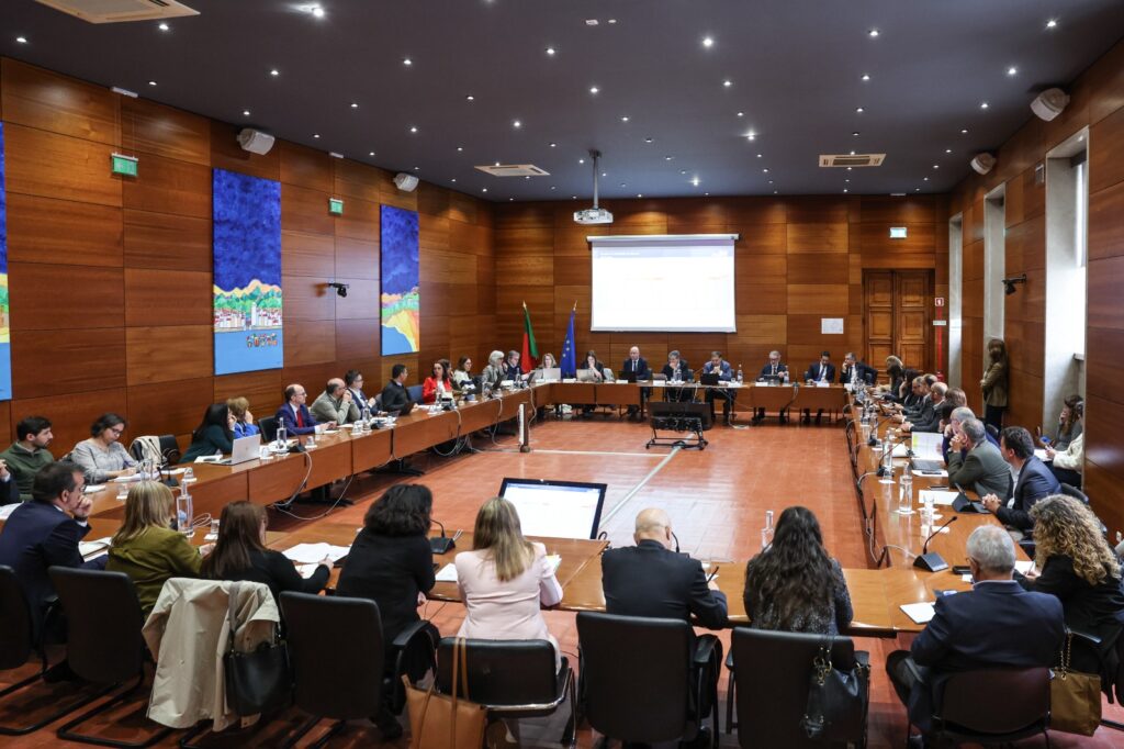 Governo e CCDR Algarve reforçam cooperação para acelerar fundos europeus na região