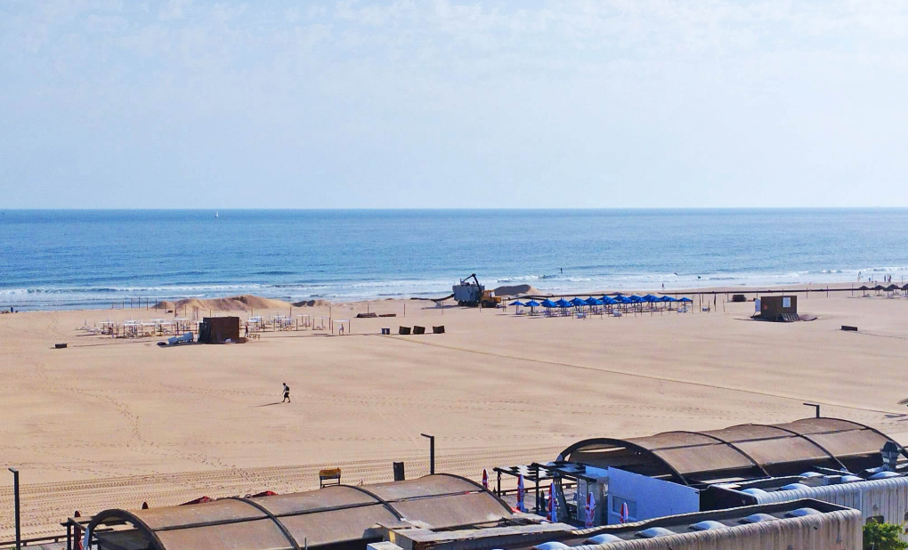 Obras de reforço de areia entre a Rocha e o Vau suspensas até depois do Verão