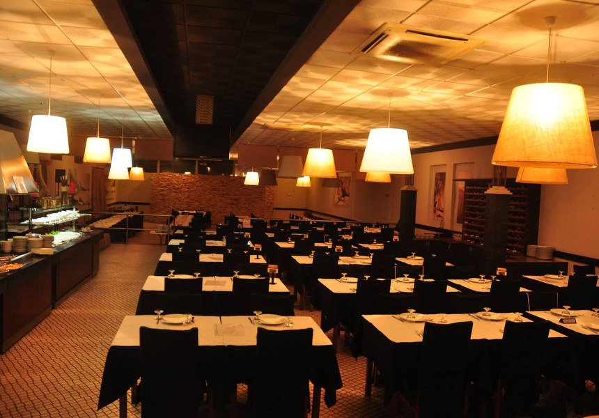 Há um restaurante na Charneca da Caparica onde o verdadeiro rodízio continua a ser o protagonista