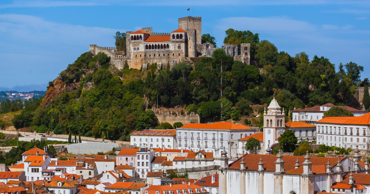 A cidade que esconde um dos castelos mais bonitos de Portugal