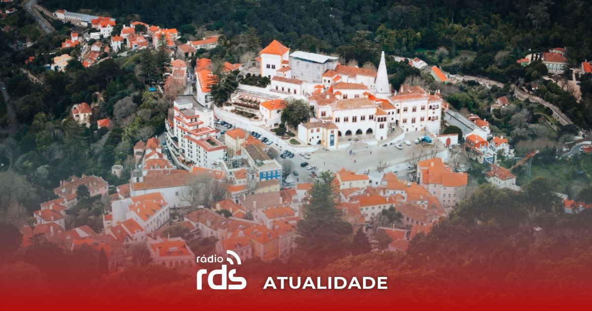 Edifícios de habitação em zona urbana do concelho de Sintra.