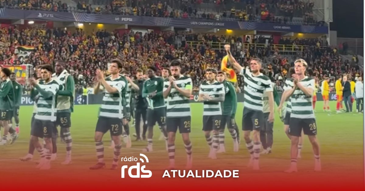 Jogadores do Sporting a festejar a vitória por 0-2 em casa do Lens, na Liga dos Campeões