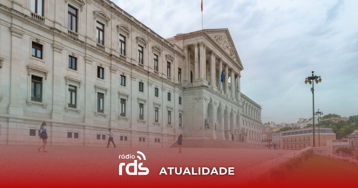 Fachada exterior do edifício do Palácio de São Bento, sede do Parlamento português.